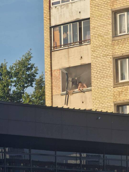 Kauno trylikaaukštyje sprogo paspirtukas