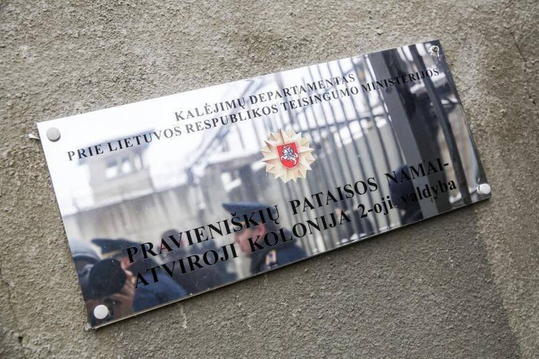 Dėl girtumo atleistas Pravieniškių kolonijos direktoriaus pavaduotojas 