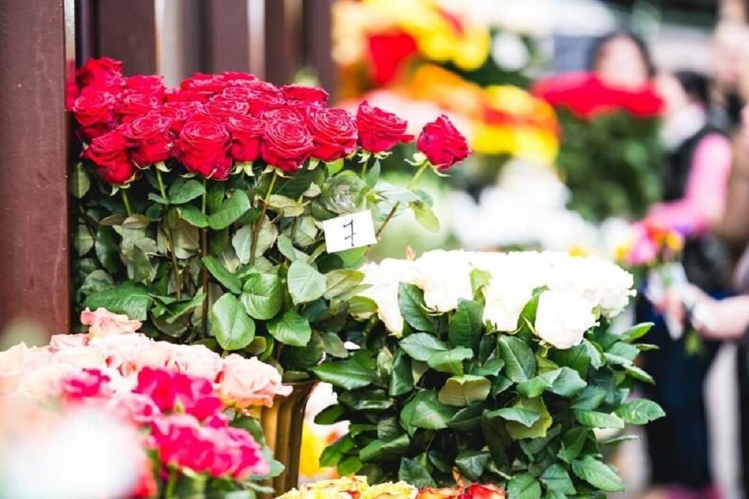 Pardavėjai: liūdina, kad gėlės tėčiams dažniau keliauja į kapines