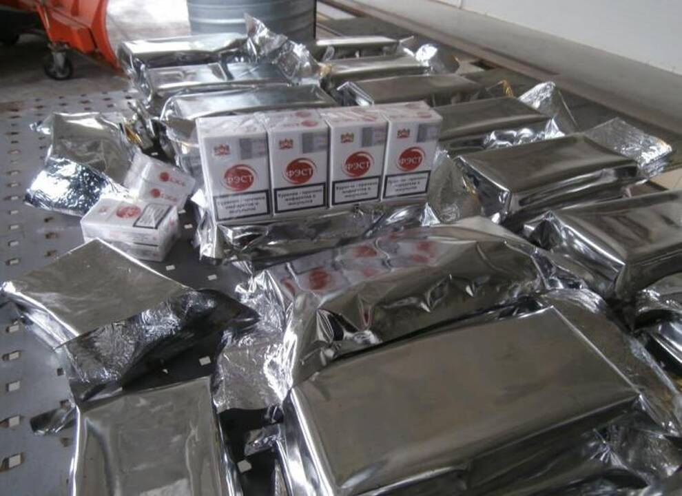 Kontrabandines cigaretes traukė iš kuro bako