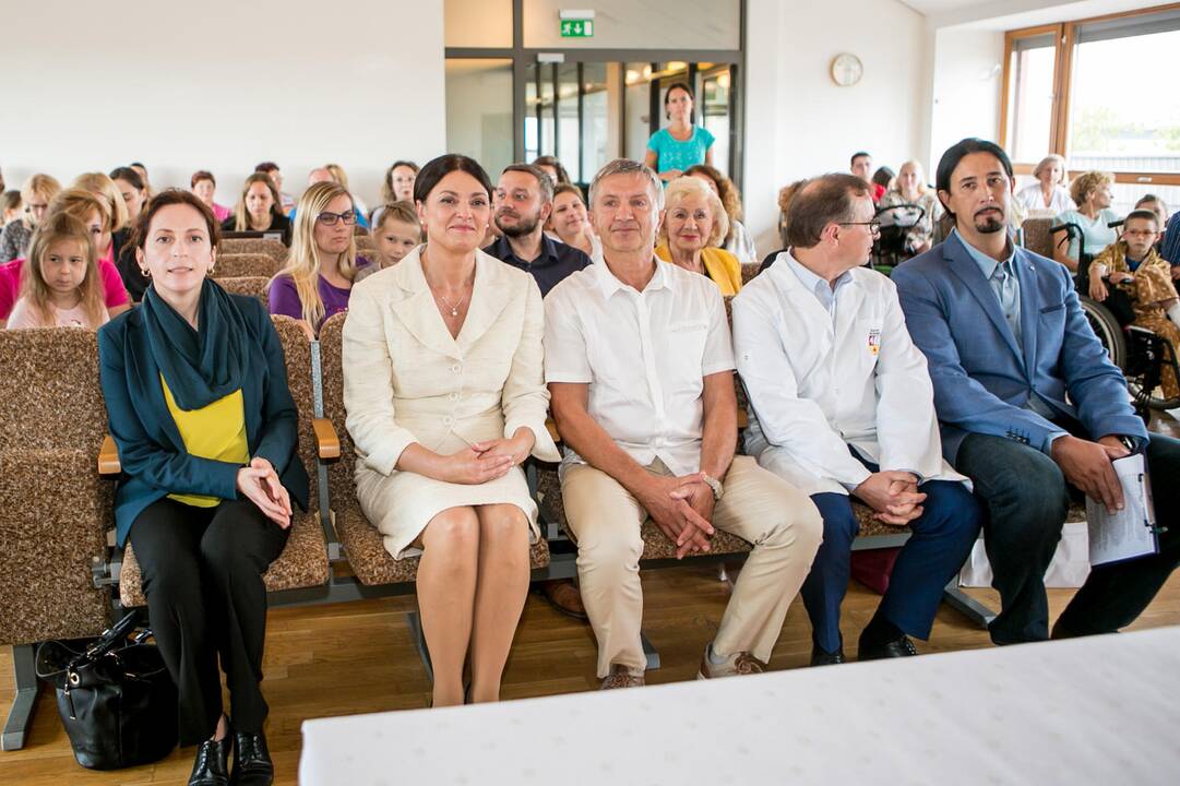 Vaikų piešinių parodos atidarymas Kauno klinikose