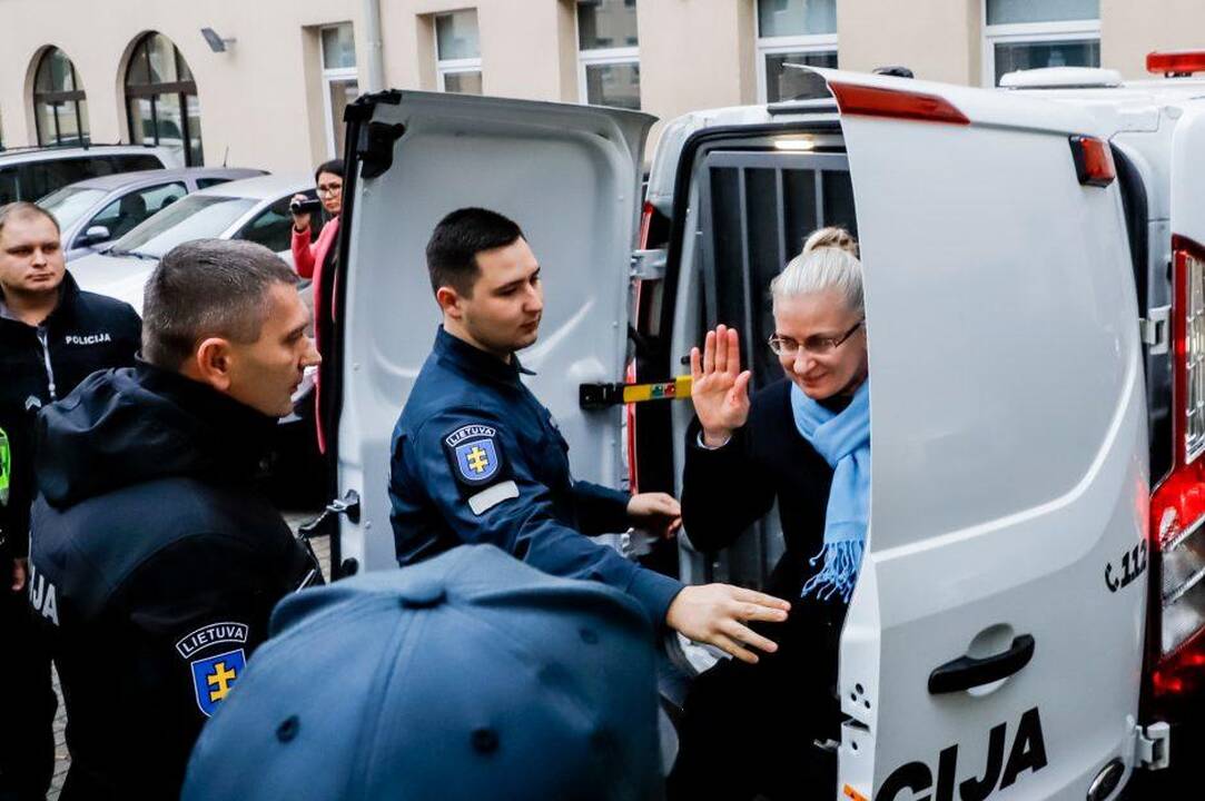 Faktas: pati N.Venckienė artimiausiuose Seimo rinkimuose kandidatuoti negalės, nes Konstitucija to neleidžia apkaltos būdu iš Seimo pašalintam asmeniui.