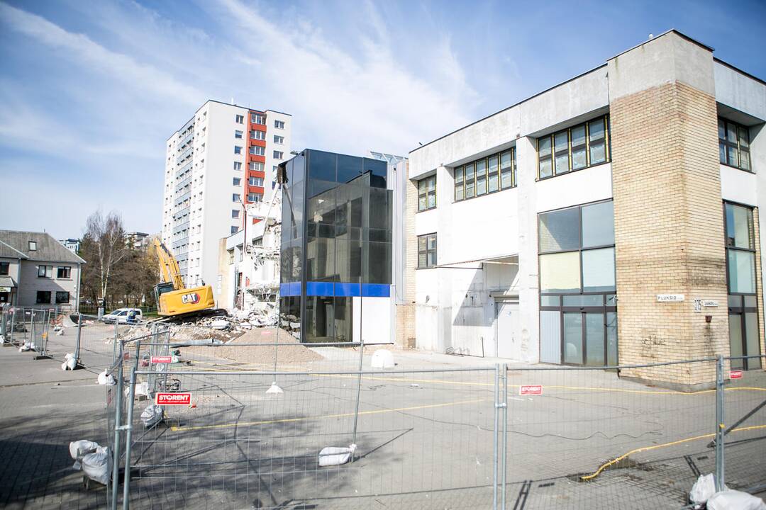 Situacija: griūvant Kalniečių prekybos centro priestatams, kauniečiai skundžiasi, kad yra priversti kvėpuoti dulkėmis.