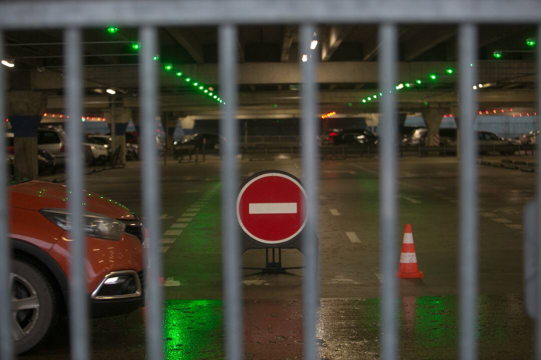 Prieš uždarant – pirkėjų minios Kauno prekybos centruose