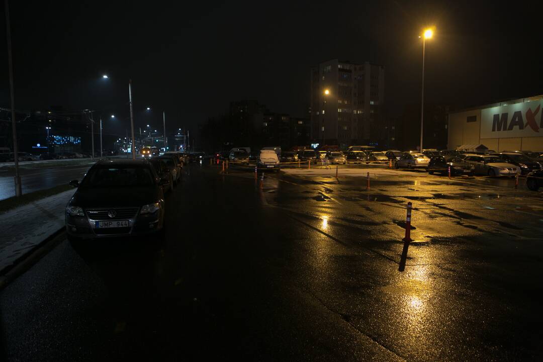Kauniečiai užgulė prekybos centrus