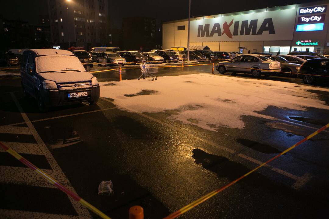 Kauniečiai užgulė prekybos centrus