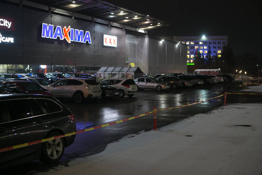 Kauniečiai užgulė prekybos centrus