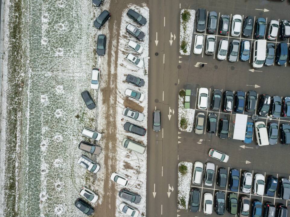 Prieš uždarant – pirkėjų minios Kauno prekybos centruose