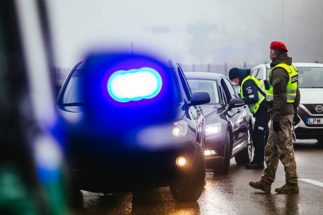 Judėjimo ribojimai šalyje: policija atsakė į svarbiausius klausimus