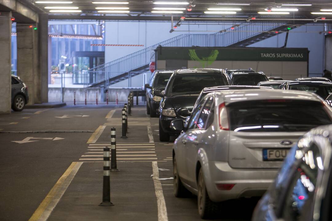 Pirkėjų apgultis Kauno prekybos centruose baigėsi
