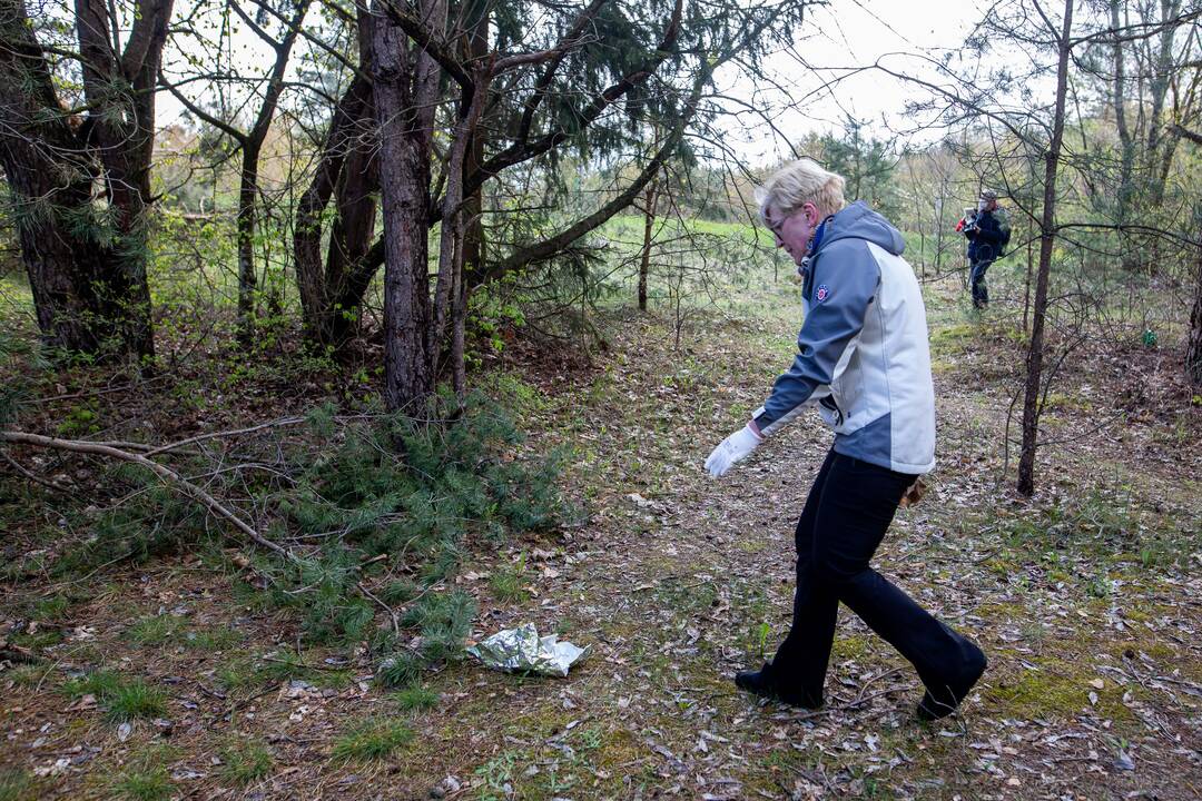 Premjerė dalyvavo aplinkos tvarkymo akcijoje „Darom 2021“