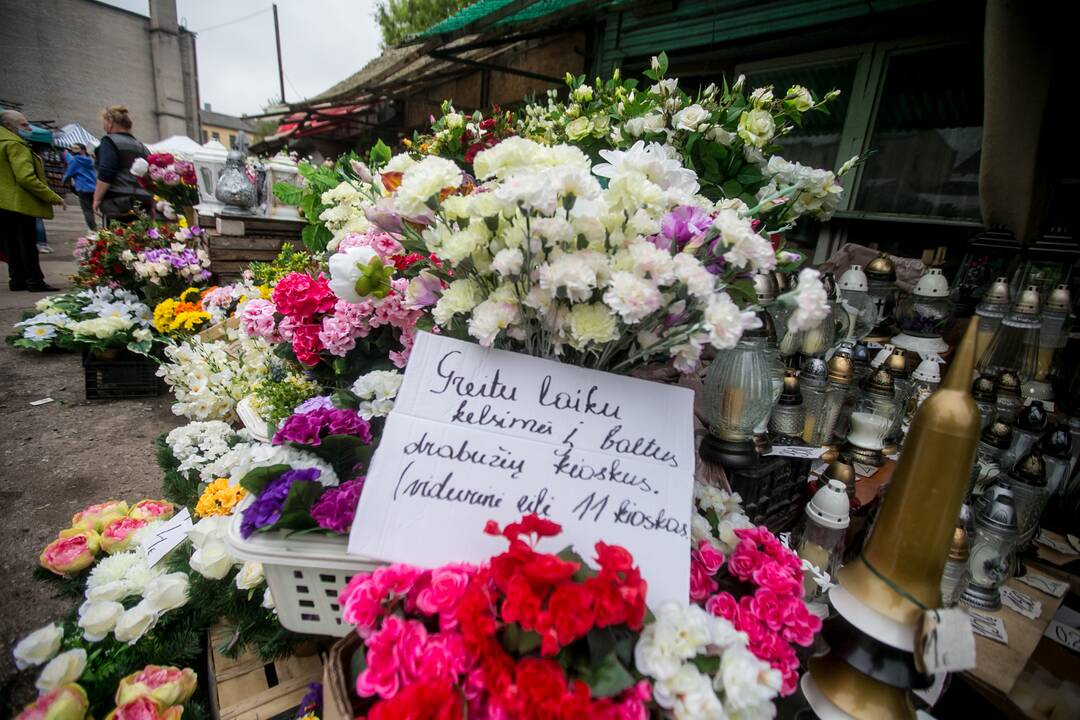 Stoties turgavietės prekybininkai vis dar laukia pirkėjų