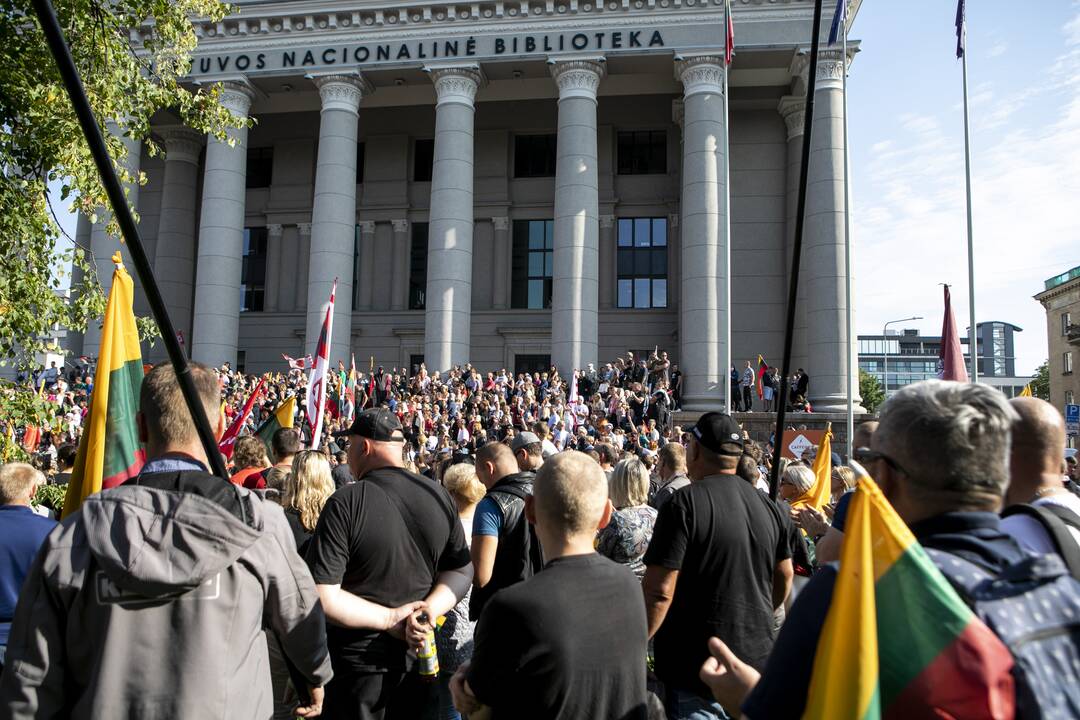 Protestas prie Seimo prieš COVID-19 ribojimus