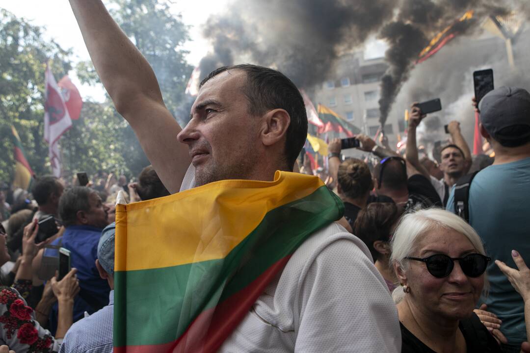 Protestas prie Seimo prieš COVID-19 ribojimus