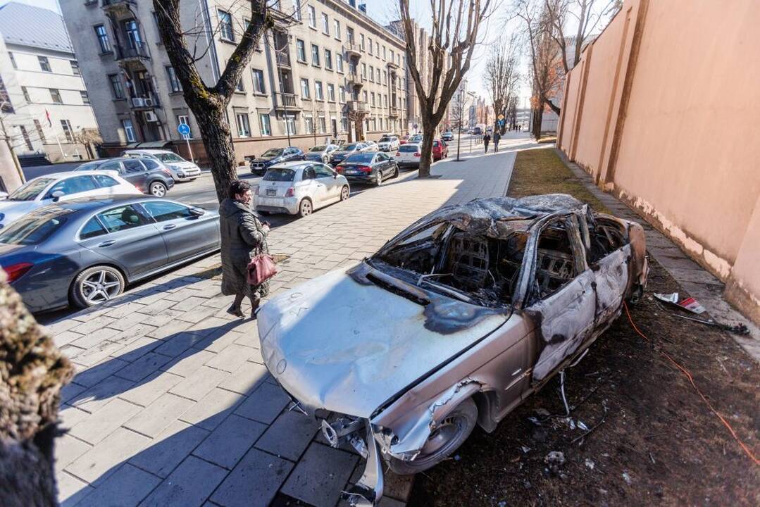 Reakcija: kariškas vaizdelis tarpukelyje tarp Kauno apygardos teismo ir Kauno tardymo izoliatoriaus šįmet kovo 15-osios rytą šokiravo ne vieną.