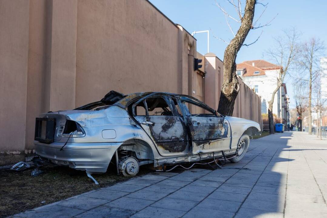 Reakcija: kariškas vaizdelis tarpukelyje tarp Kauno apygardos teismo ir Kauno tardymo izoliatoriaus šįmet kovo 15-osios rytą šokiravo ne vieną.