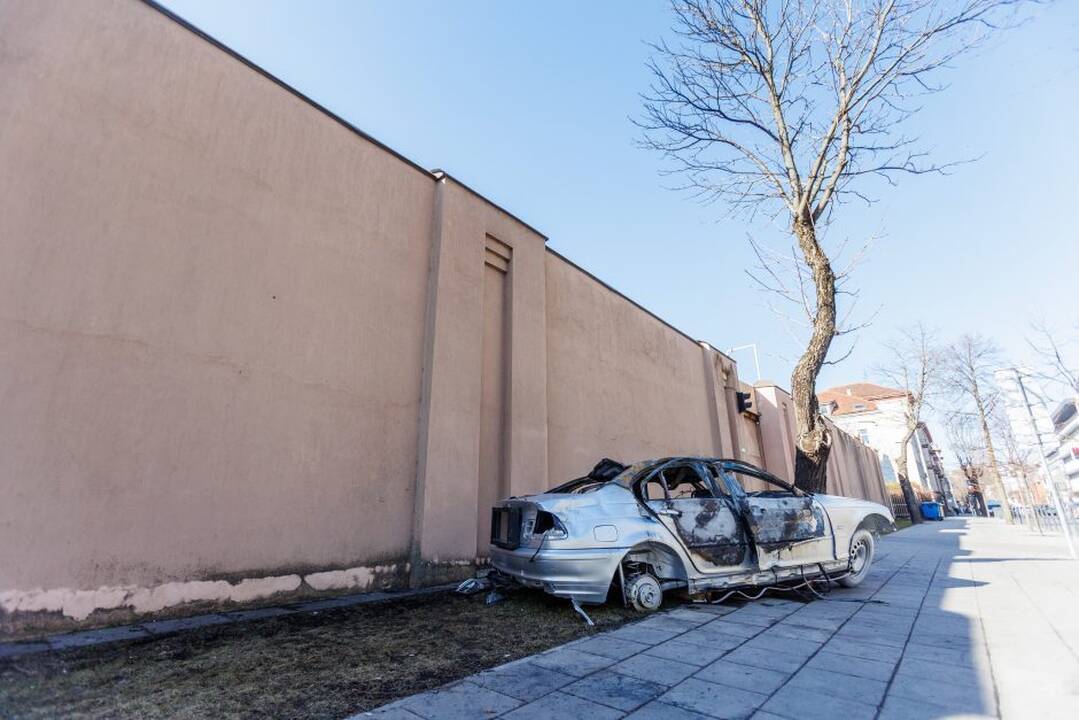 Reakcija: kariškas vaizdelis tarpukelyje tarp Kauno apygardos teismo ir Kauno tardymo izoliatoriaus šįmet kovo 15-osios rytą šokiravo ne vieną.
