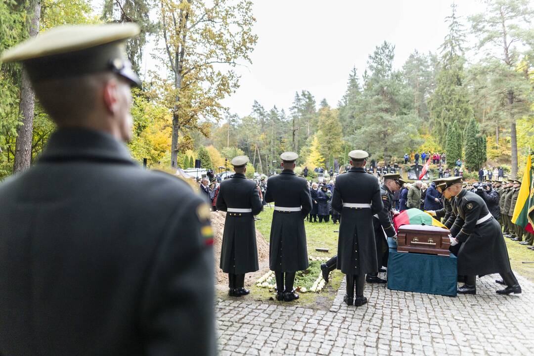 Pulkininko J. Vitkaus-Kazimieraičio laidotuvių ceremonija