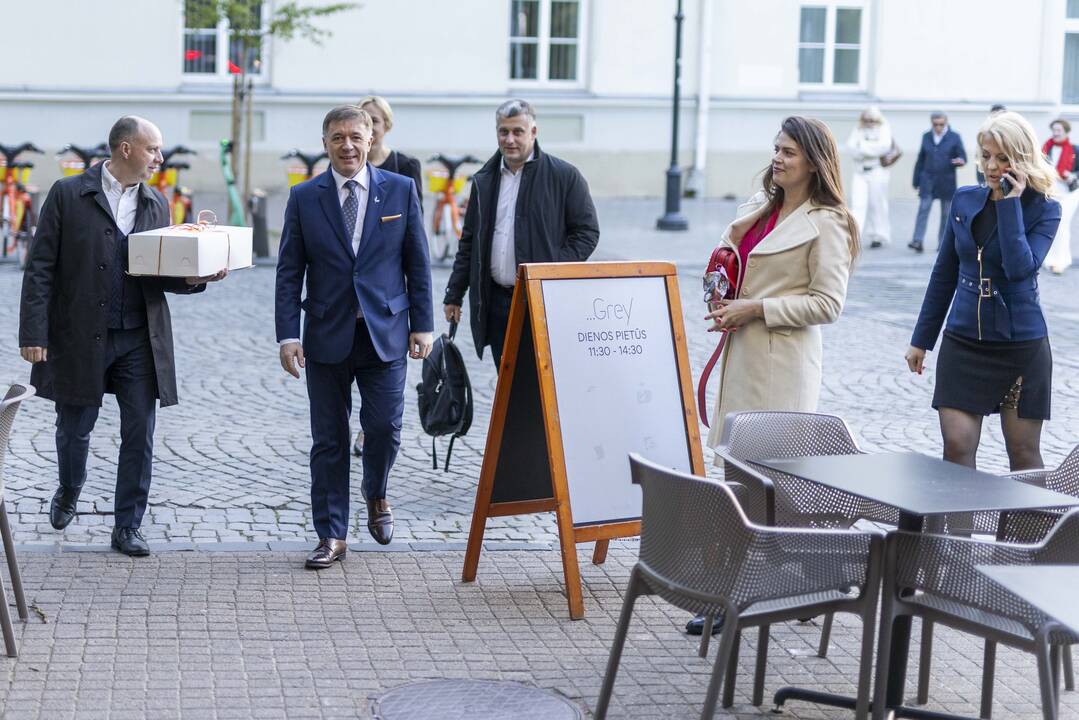 I. Vėgėlė su bendražygiais laukia prezidento rinkimų rezultatų