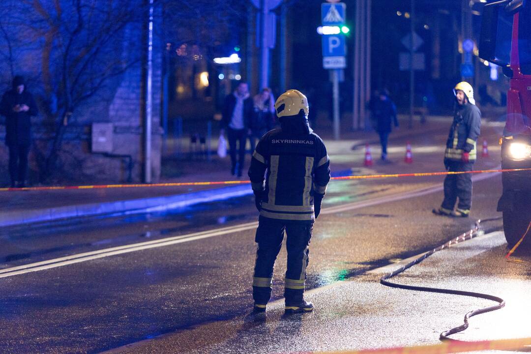 Vaikų žaidimo aikštelėje liepsnojo batutas