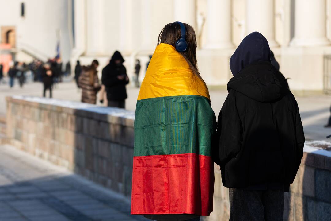 Vasario 16-osios jaunimo eisena „Lietuvos valstybės keliu“