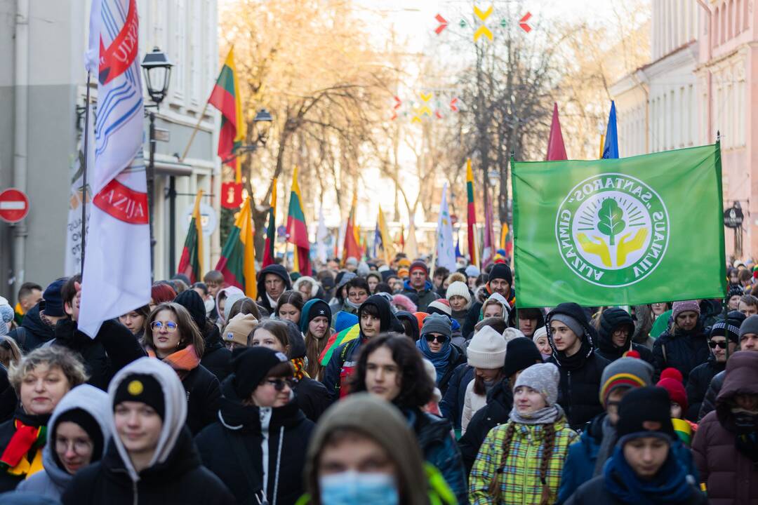 Vasario 16-osios jaunimo eisena „Lietuvos valstybės keliu“