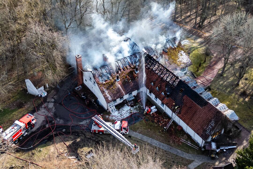 Užsiliepsnojo žinomas restoranas „Bačkonys“ 