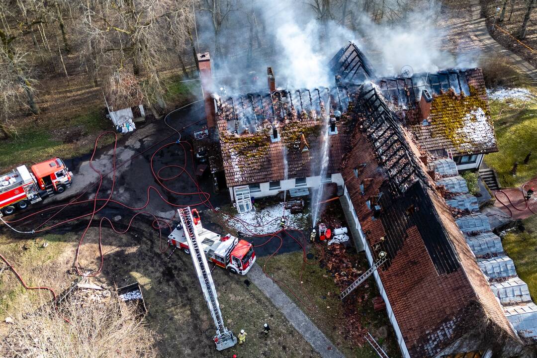 Užsiliepsnojo žinomas restoranas „Bačkonys“ 