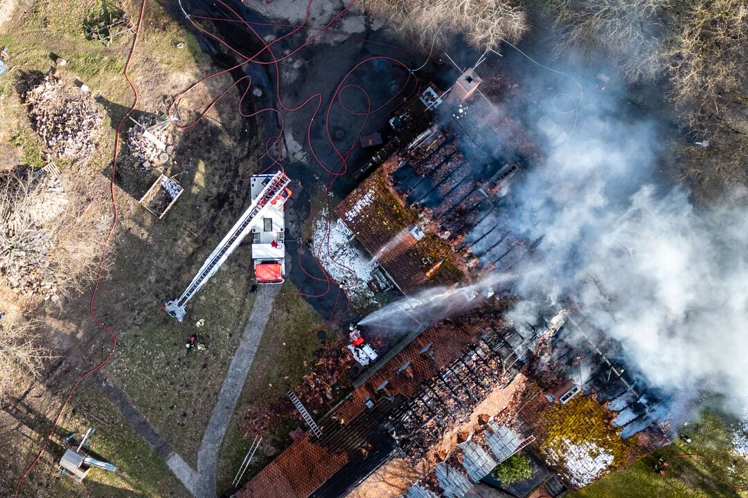 Užsiliepsnojo žinomas restoranas „Bačkonys“ 