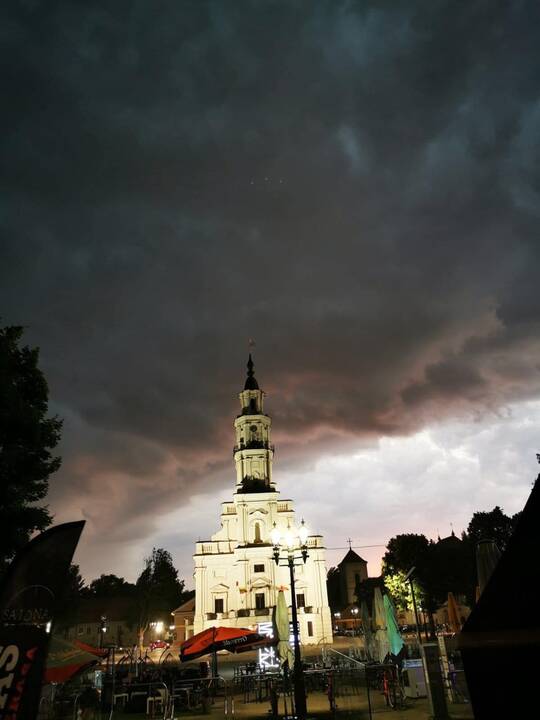 Per Jonines Kauną užklupo škvalas