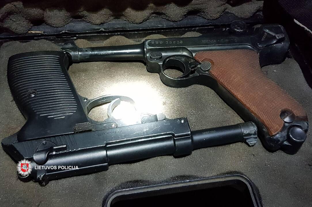 Operacija: aiškėja, kad tarp ginklų prekeivių figūruoja ir buvusio KGB veikėjo pavardė.