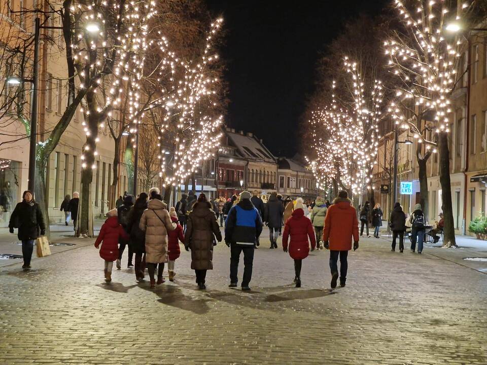 Į Kauno kalėdinės eglės įžiebimą susirinko tūkstantinė minia
