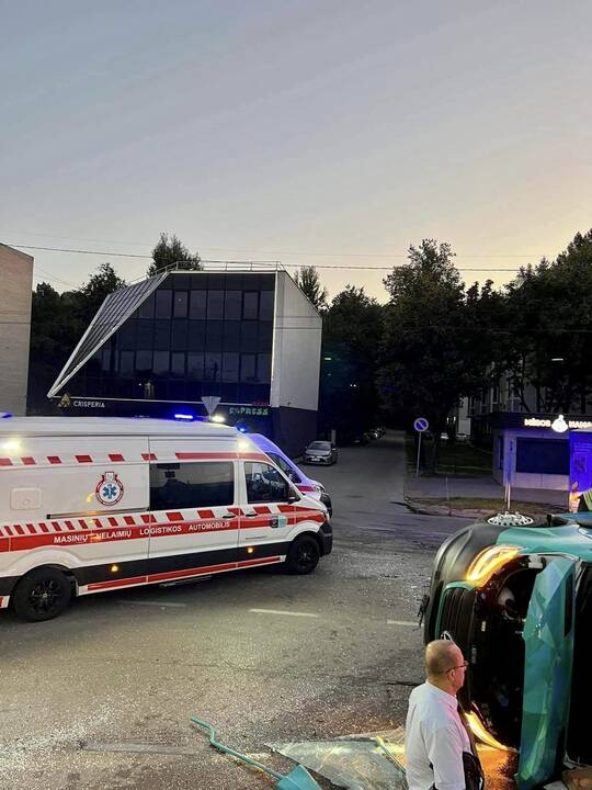 Mikroautobuso ir krovininio automobilio avarija Kaune