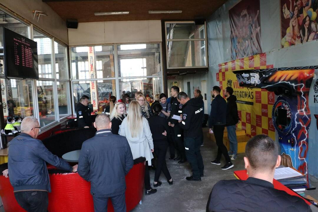 Kauno pareigūnų ir žurnalistų susitikimas kartodrome