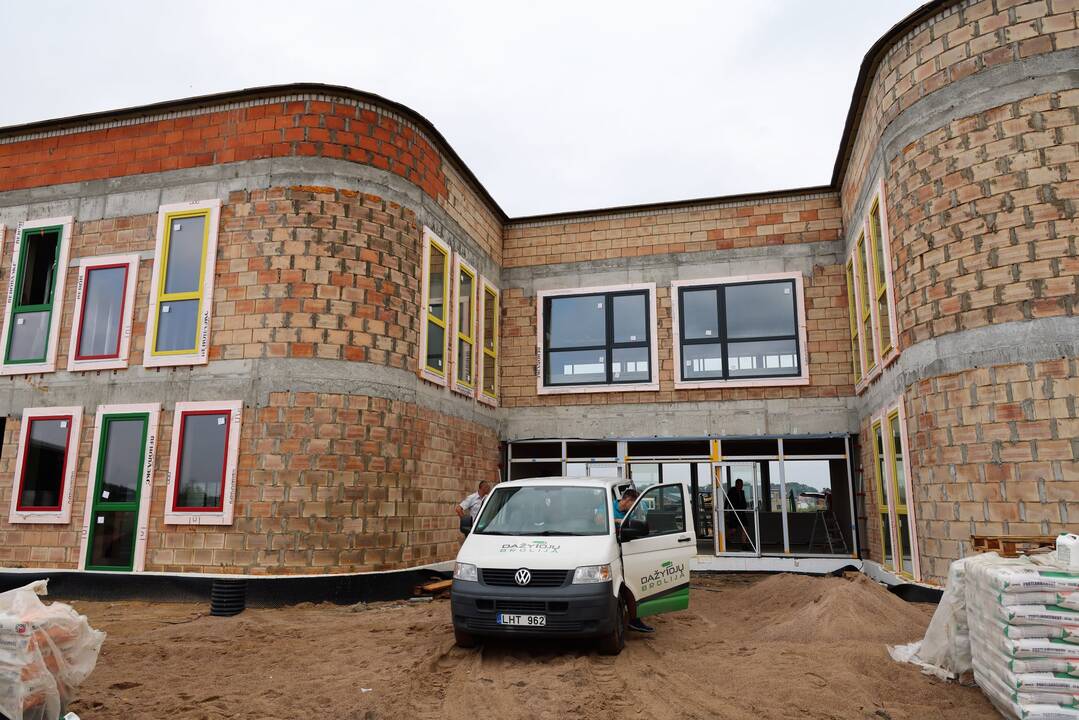Patrauklus: Noreikiškių NOA kvartalo vystytojų pastatytas naujas vaikų darželis spalvingas tiek išore, tiek vidumi, patalpos erdvios ir šviesios.