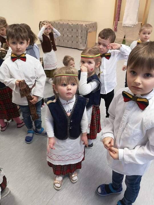Trukmė: pasiūti komplektą vienai mergaitei V.Valevičienei prireikė dviejų savaitgalių.