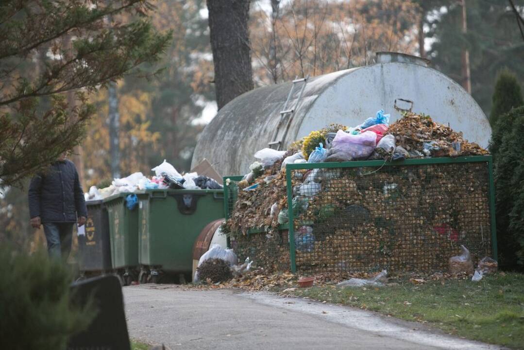 Po Vėlinių kapinėse – sąvartynai: tai didžiulė nepagarba mirusiesiems