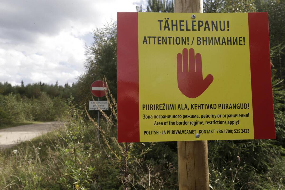 Estija laikinai grąžina sienos kontrolę su Latvija