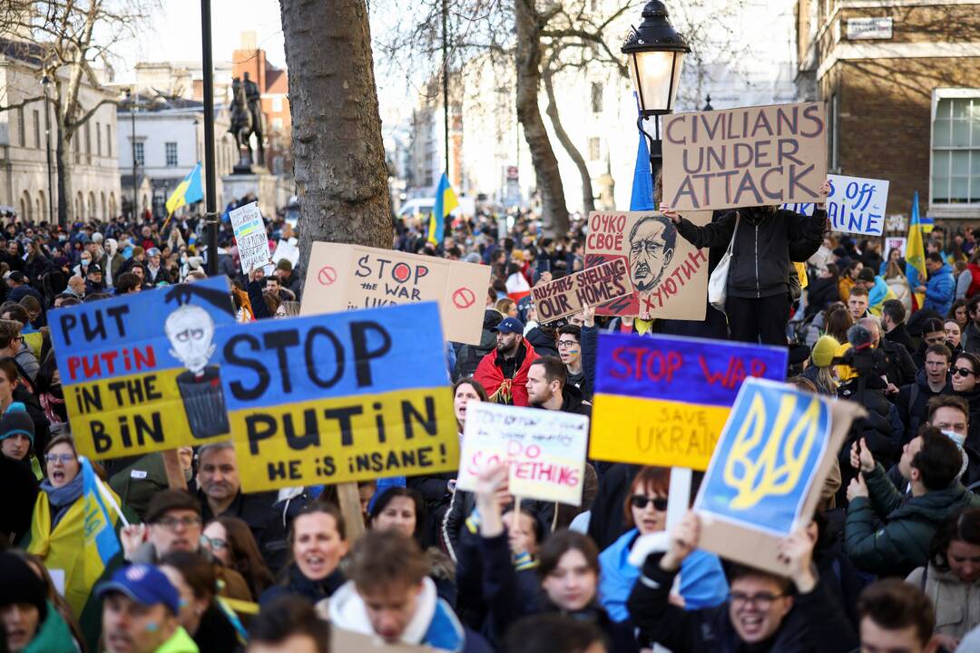 „Rusija, lauk!“ – pasaulyje vyksta solidarumo su Ukraina protestai