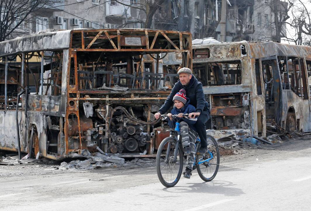 Sužibo viltis: susitarta atidaryti humanitarinį koridorių iš Mariupolio