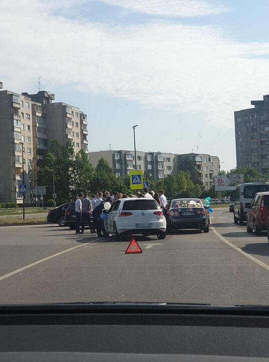 Paskutinio skambučio šventė apkarto: į avariją Šilainiuose pateko abiturientai