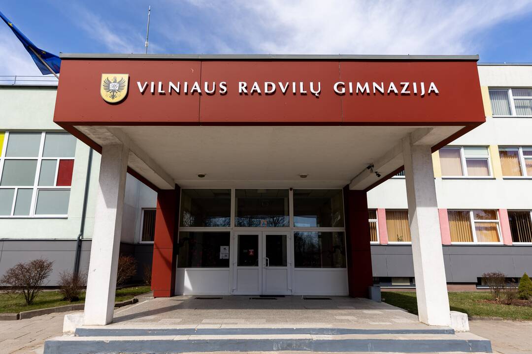 Komentaras apie įtariamą moksleivio šaudymą Vilniaus Radvilų gimnazijoje