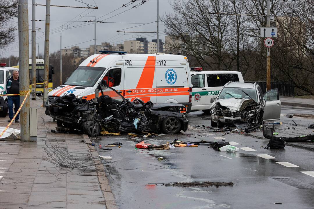 Tragiška avarija Vilniuje ant Valakupių tilto 