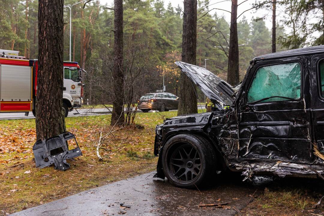 „Mercedes-Benz“ avarija Nemenčinės plente