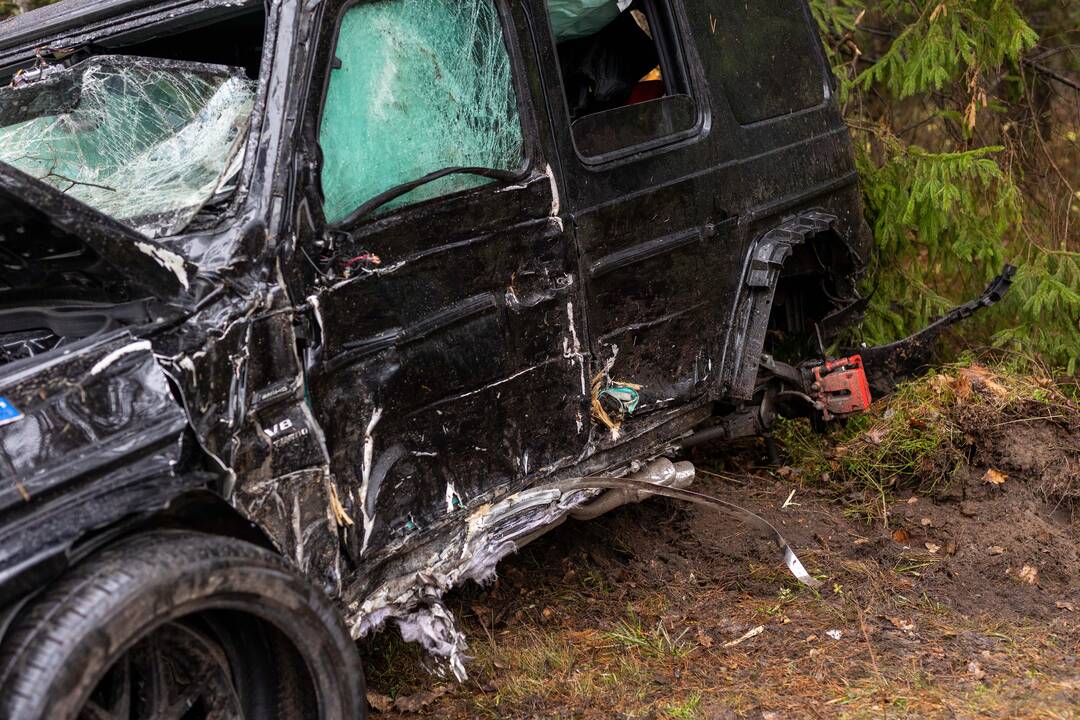 „Mercedes-Benz“ avarija Nemenčinės plente 