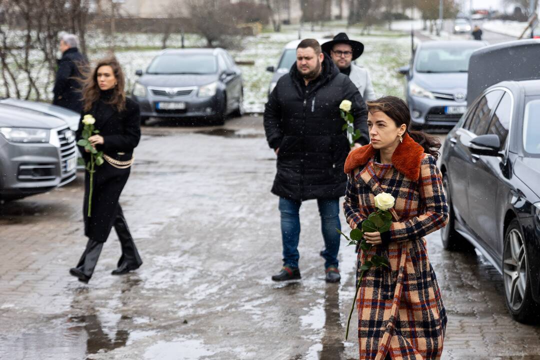 Atsisveikinimas su netikėtai mirusiu D. Čižausku