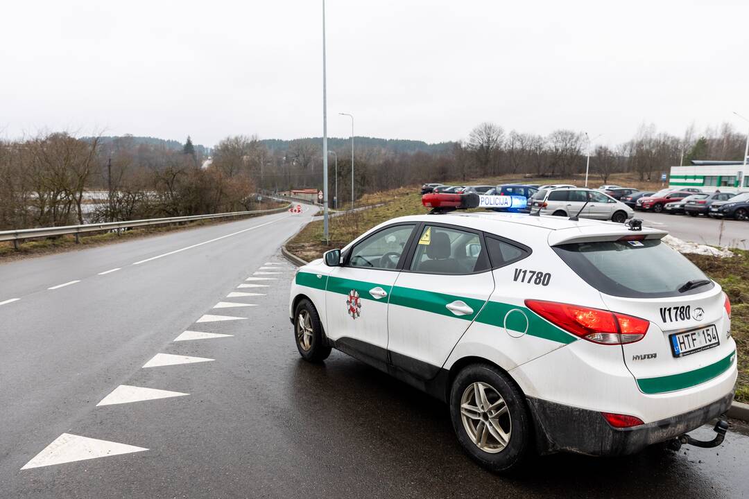 Dėl vandentiekio avarijos uždaryta Lentvario g. atkarpa