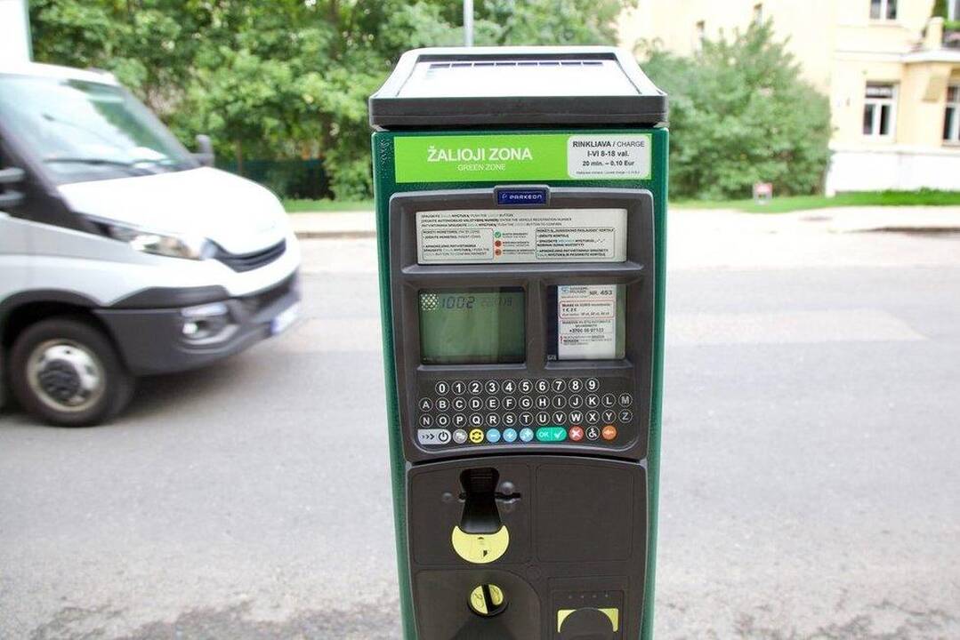 Aiškėja, kada Vilniuje bus baigti automobilių stovėjimo zonų ženklinimo darbai