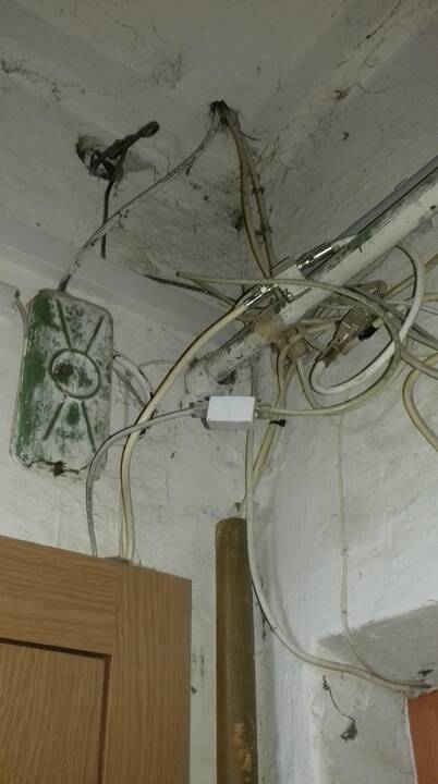 Situacija: papildomi laiptinių remonto darbai renovacijos investicijų plane nebuvo numatyti.