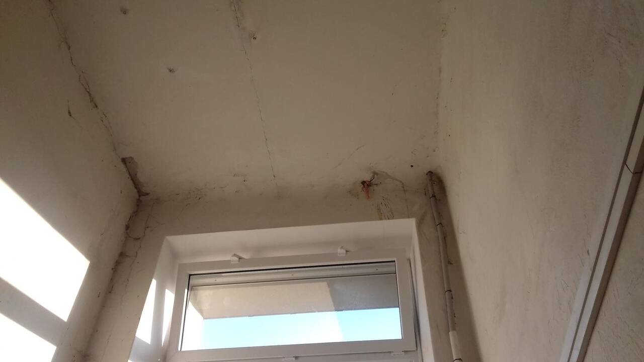 Situacija: papildomi laiptinių remonto darbai renovacijos investicijų plane nebuvo numatyti.